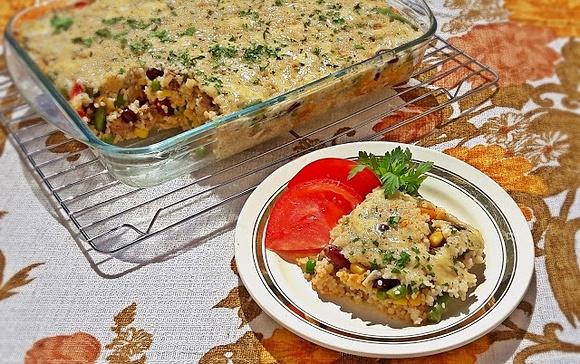 Zapiekanka z kaszy perłowej z mięsem i warzywami