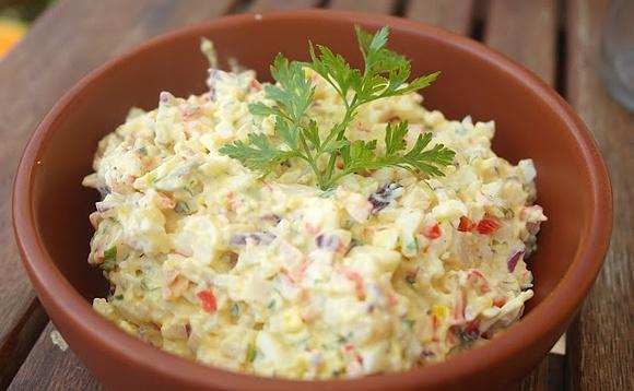 Pasta jajeczna z paluszkami krabowymi na kanapki