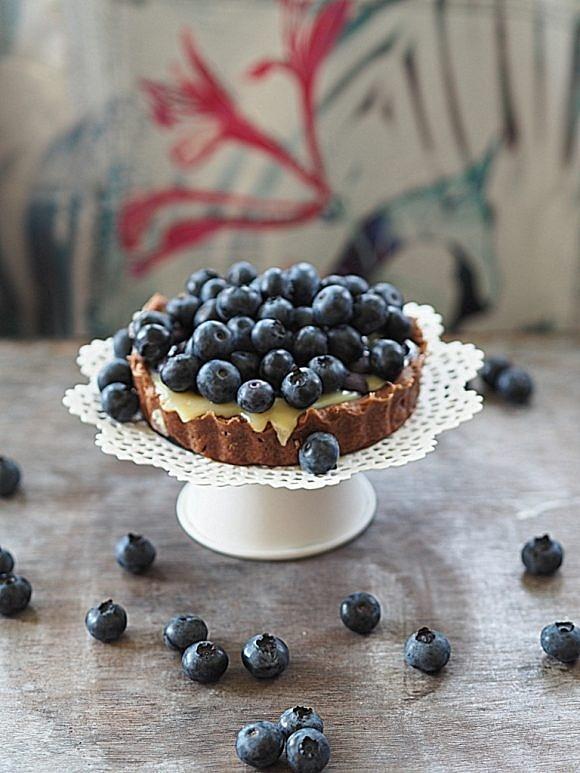 Tarta z lemon curd i borówkami na lato