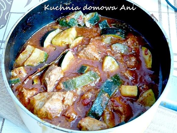 Gulasz wieprzowy z cukinią