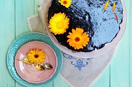 Urodzinowy tort jagodowo-kokosowy bez pieczenia