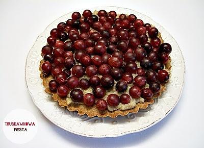 Tarta z budyniem jaglanym i agrestem