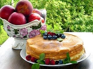 Pancakes z owocami na śniadanie