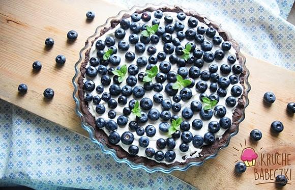 Tarta z mascarpone, bitą śmietaną i borówkami