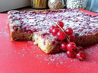 Jaglane ciasto z czerwoną porzeczką