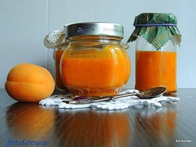 Dżem z pieczonych moreli z bazylią