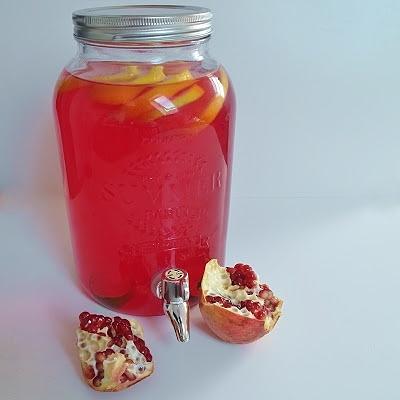 Domowa lemoniada z granatów na upały