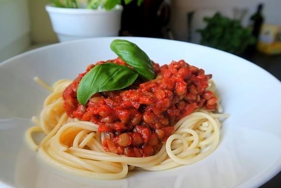 Wegetariańskie bolognese z soczewicą i pieczarkami