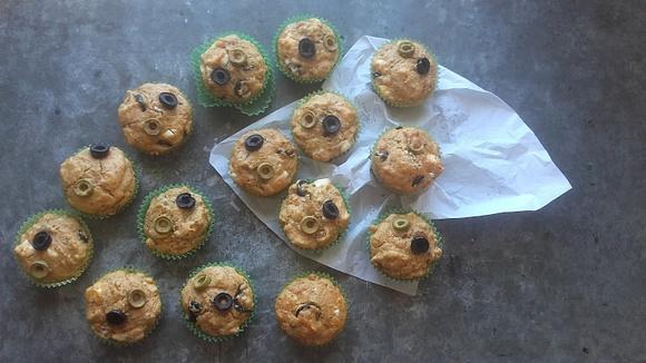 Muffiny z oliwkami i serem feta