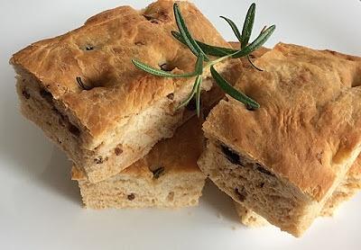 Focaccia z suszonymi pomidorami