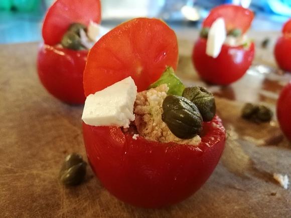 Pomidory cherry nadziewane tuńczykiem