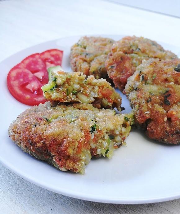 Kotlet z cukinii i kaszy gryczanej