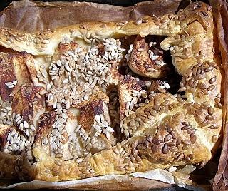 Jabłka ze słonecznikiem w cieście francuskim