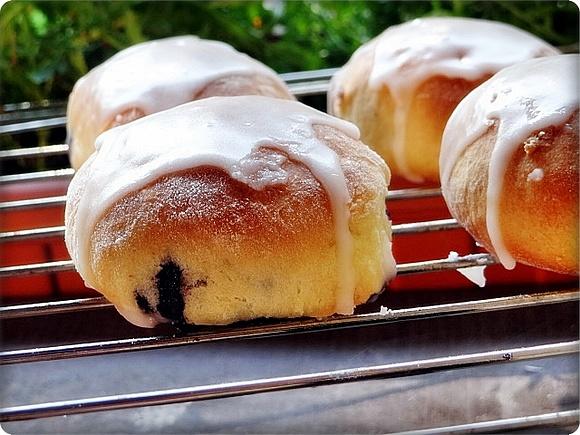 Jagodzianki z serem i dodatkiem jagód