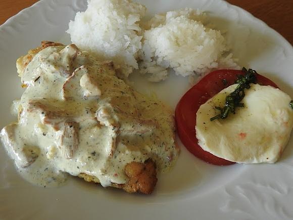 Filet kurczaka w sosie kurkowym