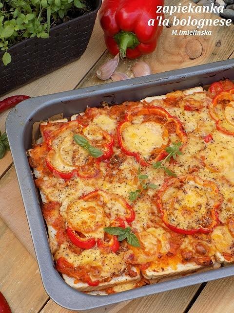 Zapiekanka a'la bolognese na chlebie tostowym