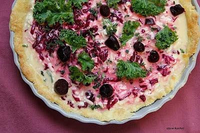 Tarta z buraczkami i kozim serem