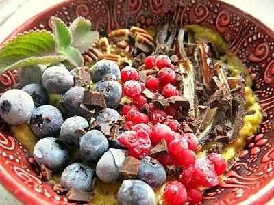 Lody owocowe na śniadanie z bananem, papai, mango i melona