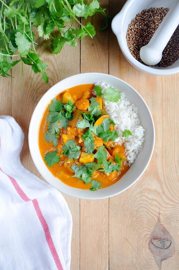 Curry z kalafiorem i cukinią