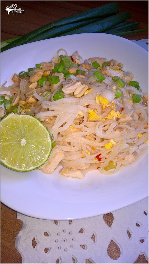 Pad Thai z kurczakiem - przepis na tajski makaron ryżowy