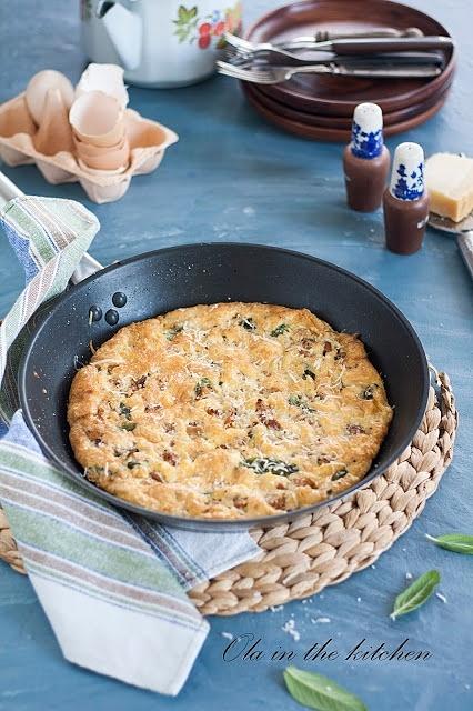 Frittata z kurkami i szałwią
