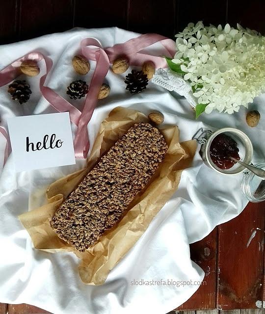 Zdrowy chleb z orzechami włoskimi - szybki przepis na gluten-free i fit