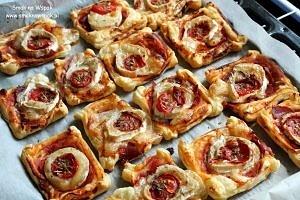 Zapiekanki z ciasta francuskiego i koziego sera