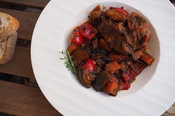 Ossobuco z cielęciny - sprawdzony przepis na włoskie danie jednogarnkowe