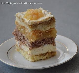Tort jabłkowo-śmietankowy