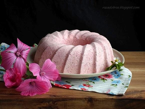 Poziomkowo-różane semifreddo bez glutenu