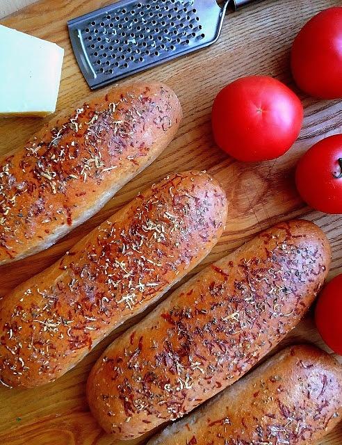 Chlebek Subway domowy z parmezanem i włoskimi ziołami
