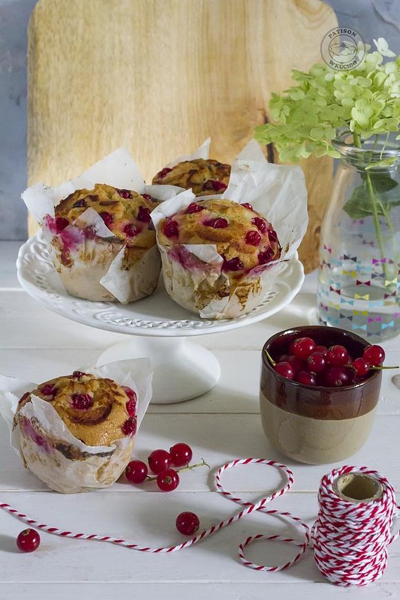 Muffiny kokosowe z czerwoną porzeczką