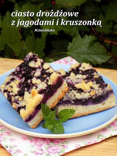 Drożdżowe z jagodami i kruszonką