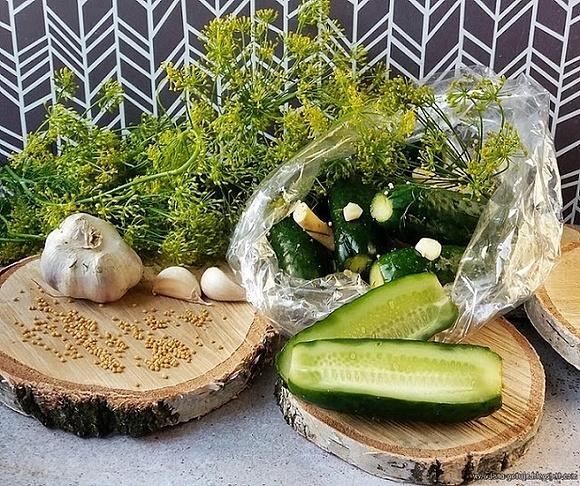 Ogórki małosolne po rosyjsku na sucho