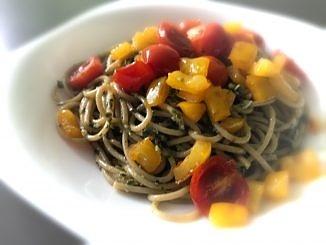 Makaron razowy z pesto bazyliowym