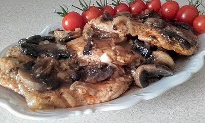 Szynka duszona z pieczarkami