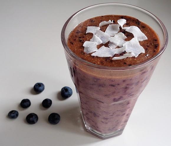 Borówkowo-orzechowy pudding na mleku kokosowym