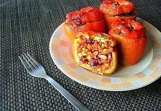 Papryka faszerowana mięsem mielonym, kukurydzą i fasolą