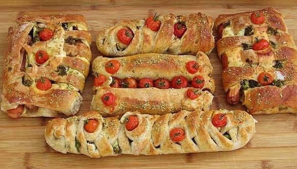 Zaplatanki z parówką i serem pieczone z oregano i pomidorkami