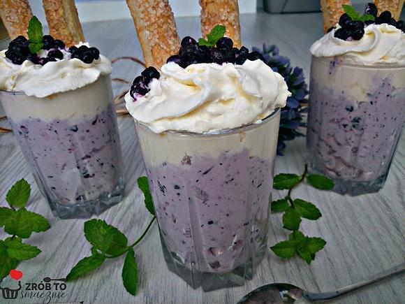 Szybki deser z jagodami i mascarpone