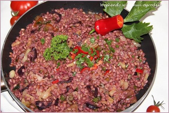 Kolorowe sierpniowe kaszotto z warzywami z ogródka