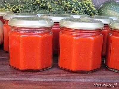 Ketchup z cukinii i pomidorów na zimę