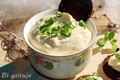 Pasta z jajek i serka wiejskiego podstawowa
