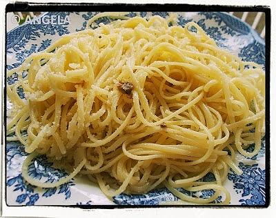 Spaghetti aglio olio e peperoncino z sardelami