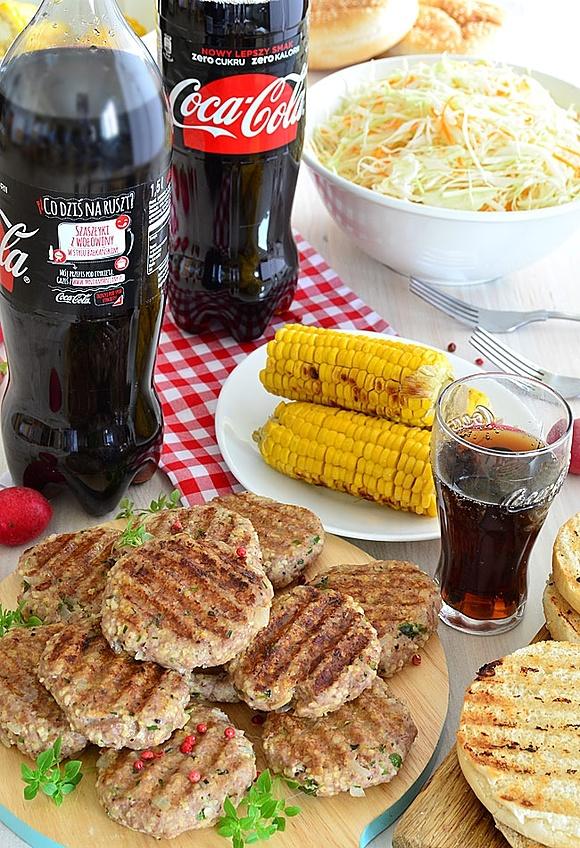 Burgery z grilla z indyka z kaszą jaglaną i ziołami