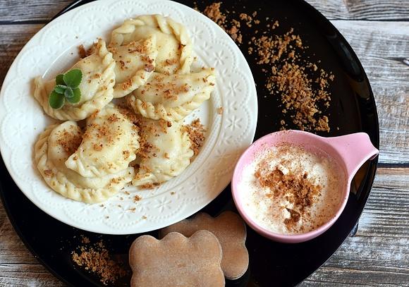 Pierogi z serowo-piernikowym nadzieniem