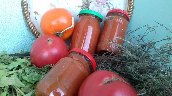Ketchup z cukinii i pomidorów