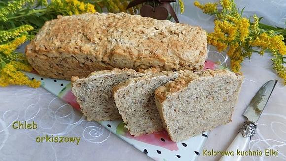 Chleb orkiszowy z płatkami słonecznika i siemieniem lnianym
