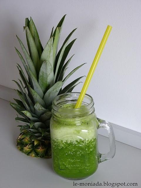 Zielone smoothie ze szpinakiem, ananasem i bananem