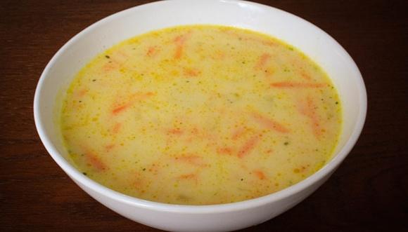 Zupa ziemniaczana kartoflanka - prosty przepis na smaczną zupę ziemniaczaną